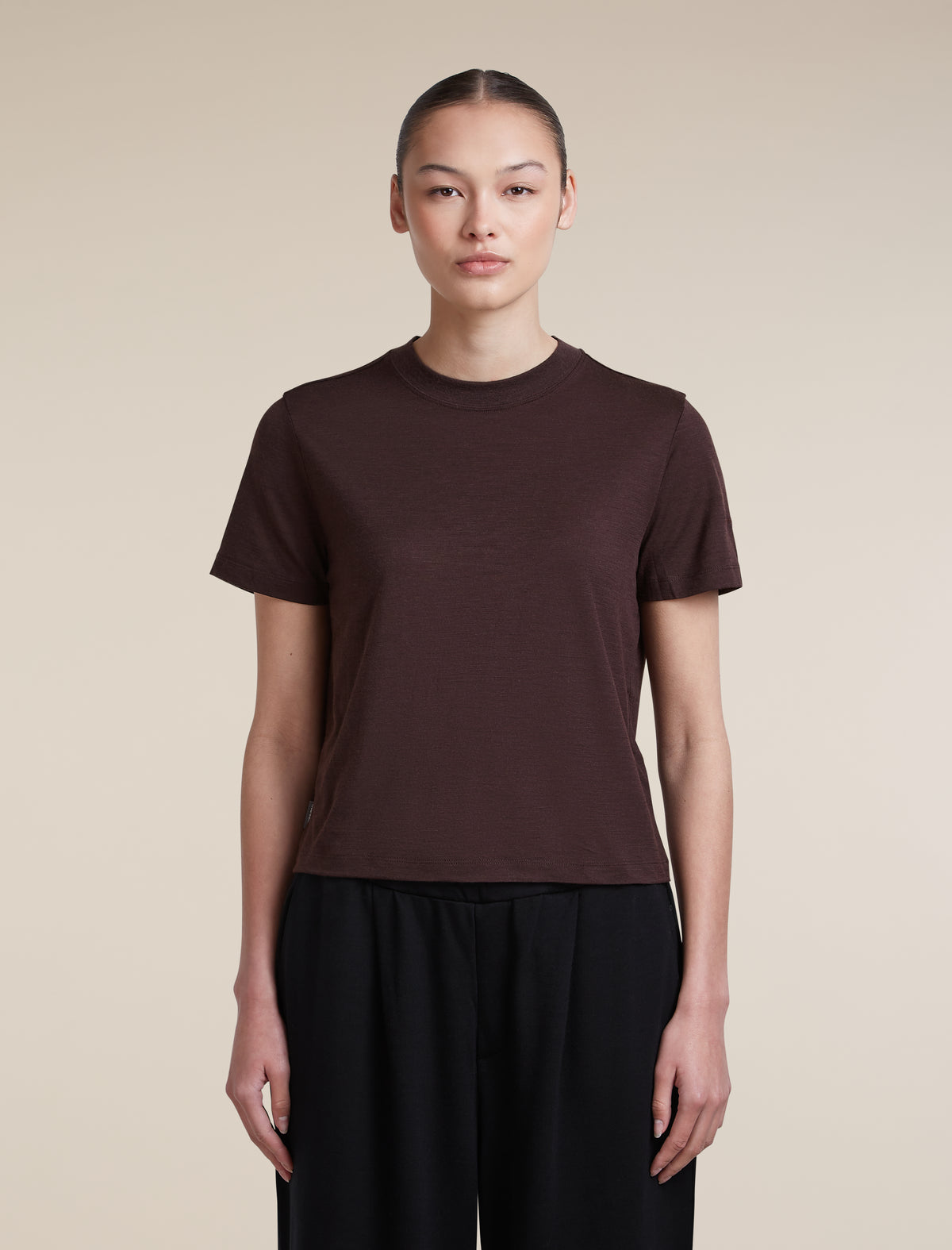 icebreaker-apac Women's Merino 150 Tech Lite Short Sleeve Crop T Shirt Bittersweet Women - 1