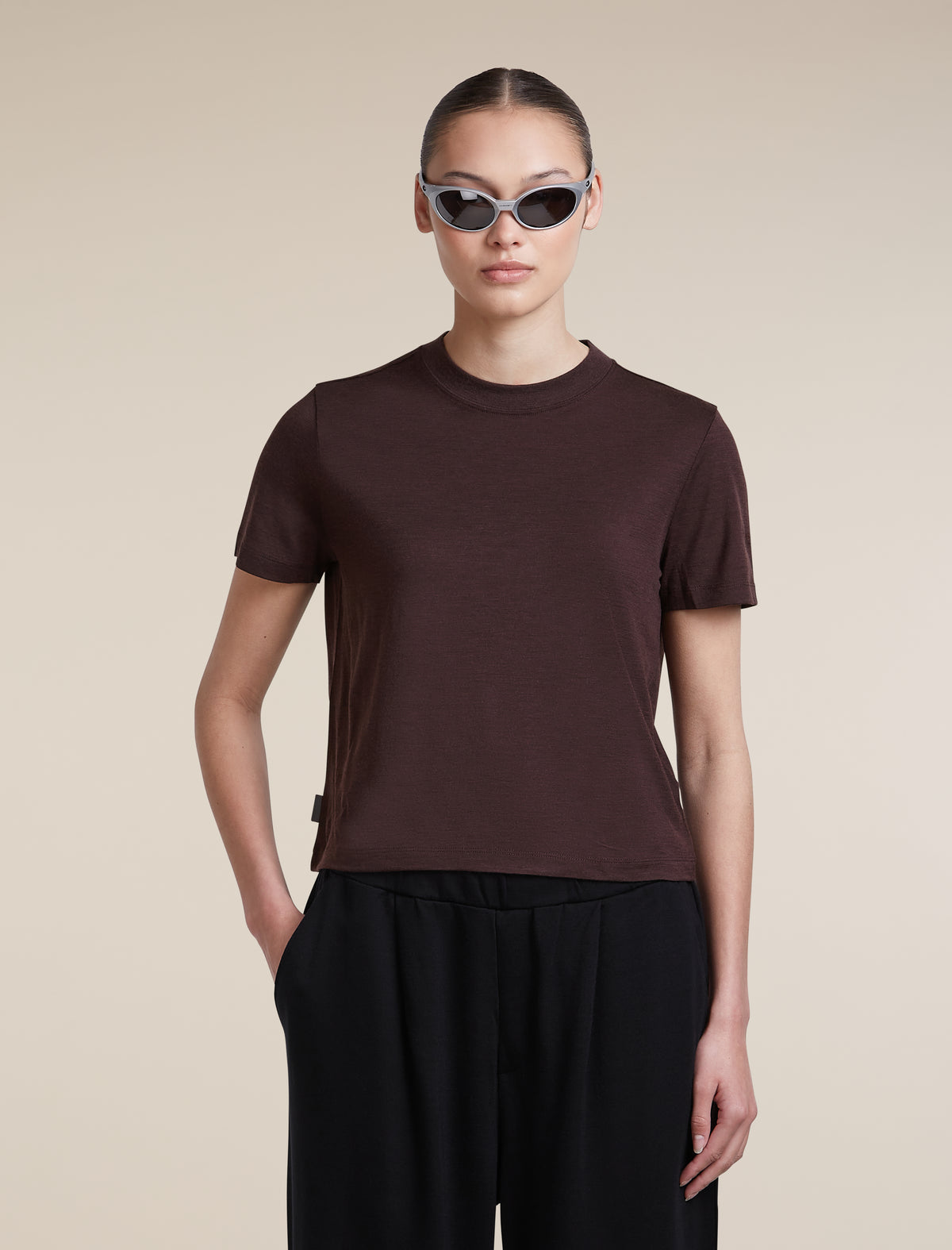 icebreaker-apac Women's Merino 150 Tech Lite Short Sleeve Crop T Shirt Bittersweet Women - 5
