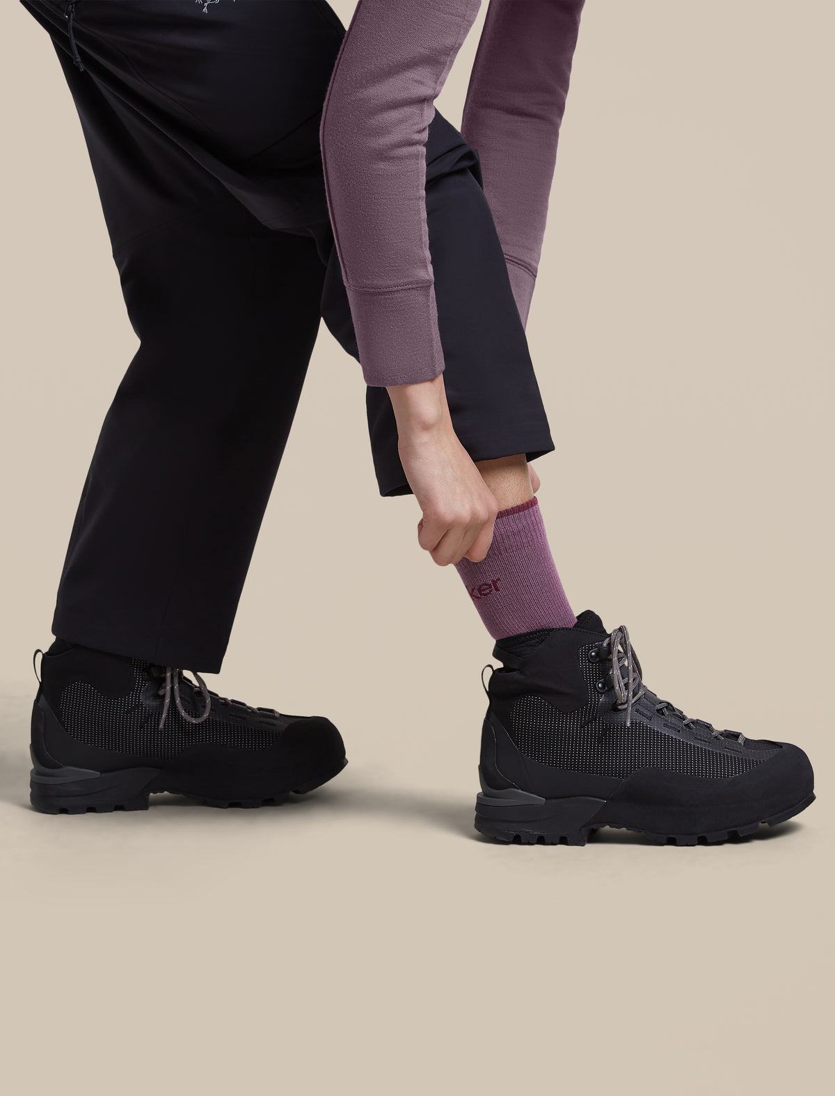 icebreaker-apac Women's Merino Hike+ Light Crew Socks Grey Plum/Dark Berry Women - 4