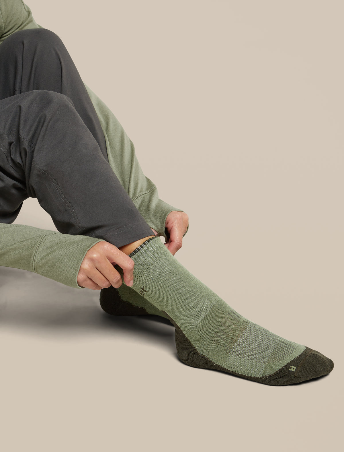 Women's Merino Hike+ Light Crew Socks Lichen/Dark Loden - 5
