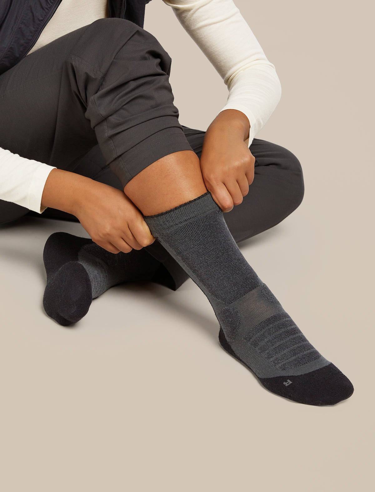 Women’s Merino Hike+ Heavy Crew Socks Obsidian/Black - 2