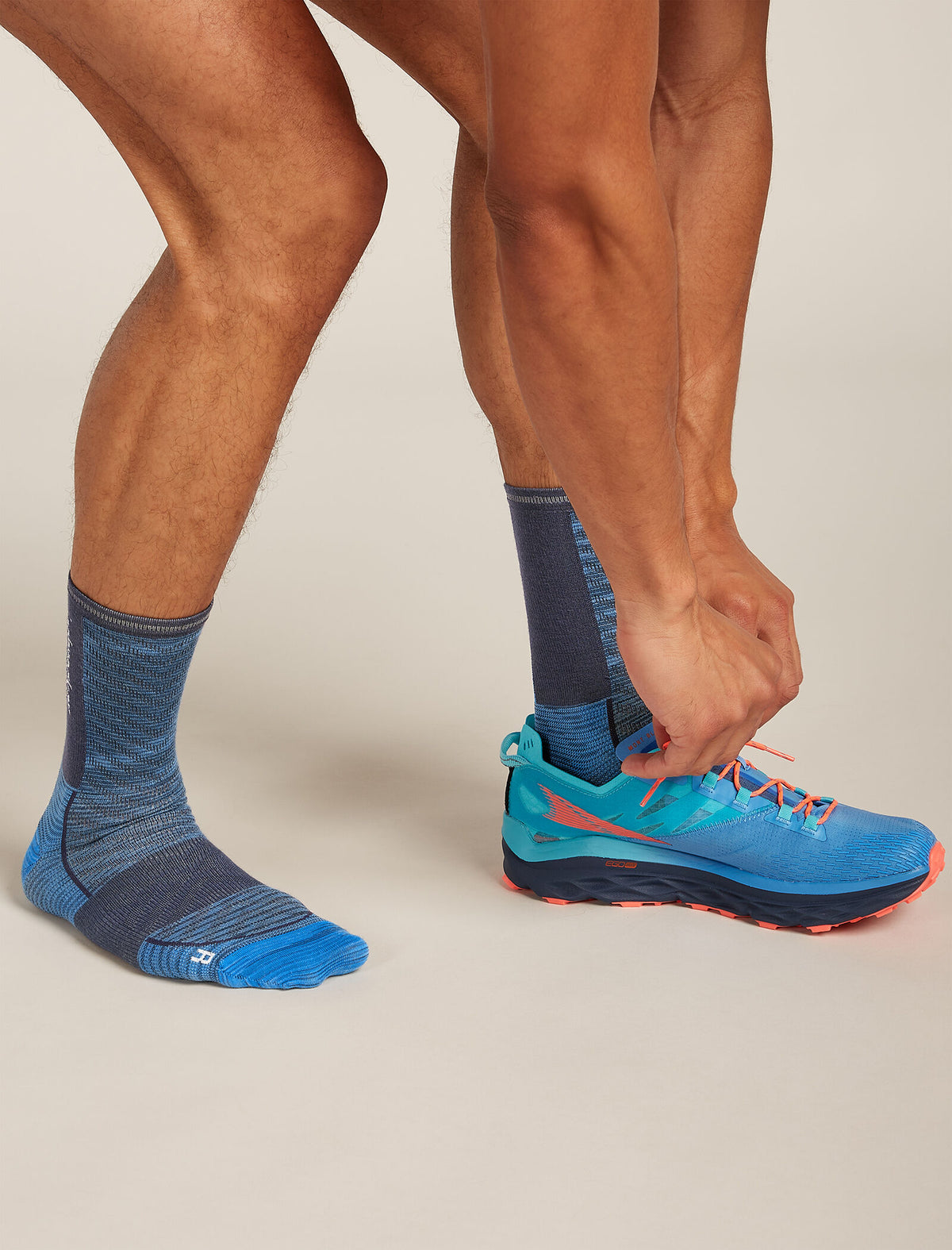 Men’s Merino Blend Run+ Ultralight Crew Socks Fusion Dye Arctic/graphite - 1