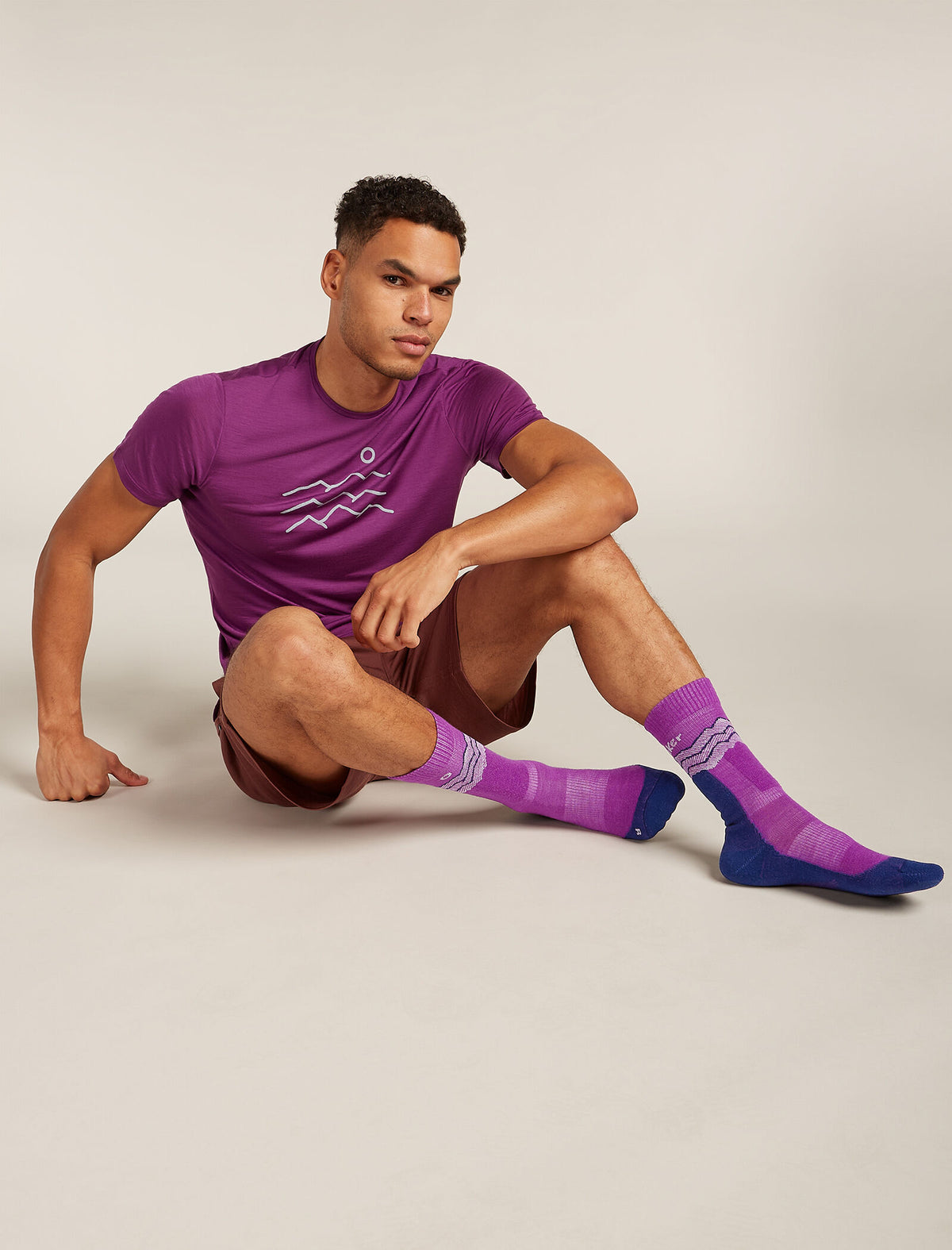 Men’s Merino Hike+ Medium Crew Socks Across the Peaks Passion/royal navy - 2