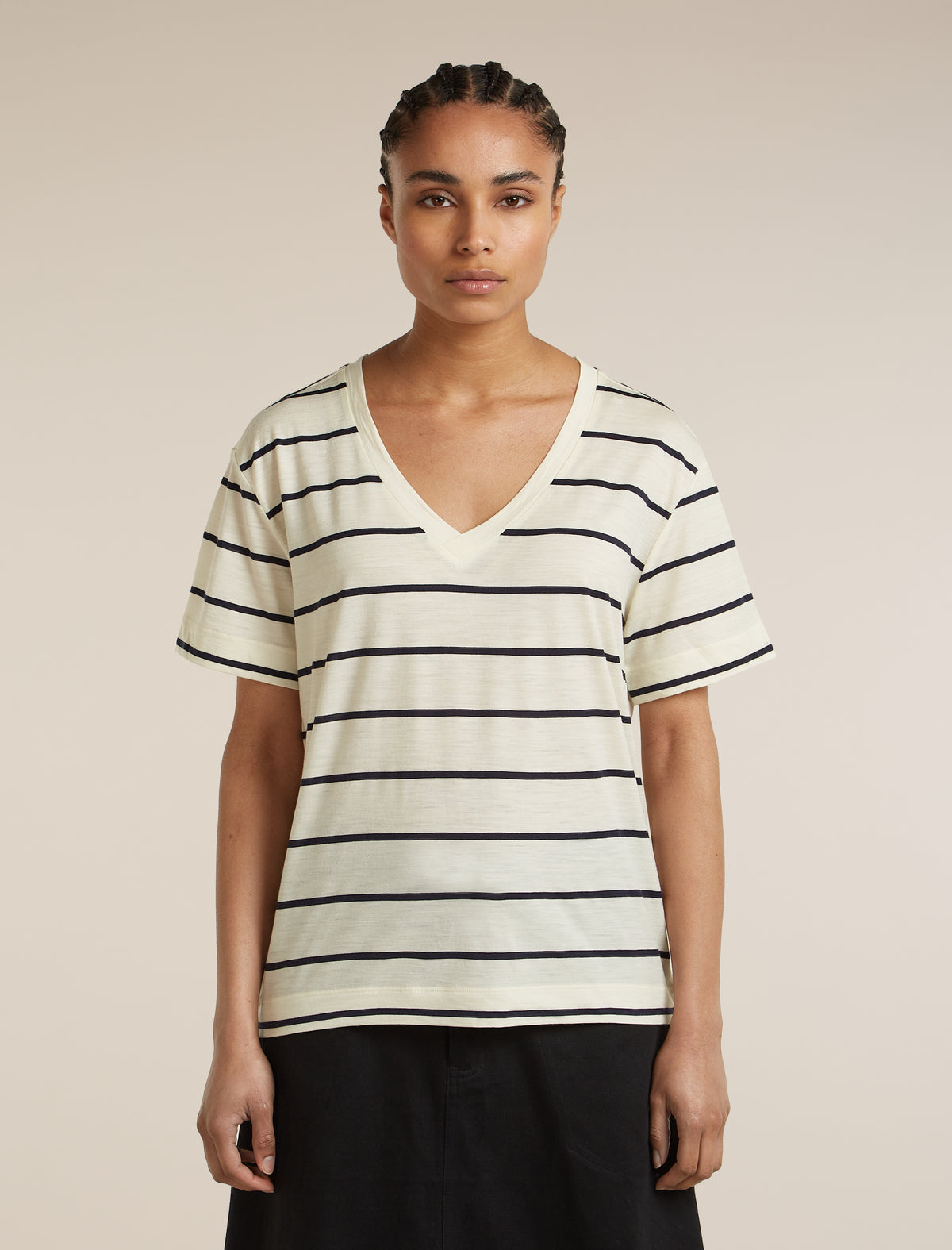 Women’s Merino 150 Tech Lite Short Sleeve Relaxed V Neck T-Shirt Undyed/Midnight navy - 1