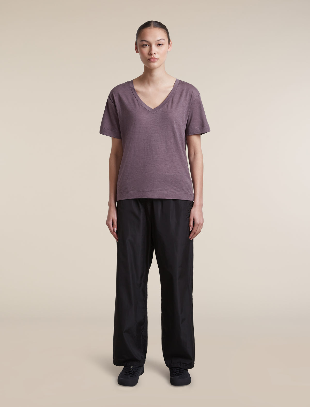 Women's Merino 150 Tech Lite Short Sleeve Relaxed V Neck T Shirt Grey Plum - 3