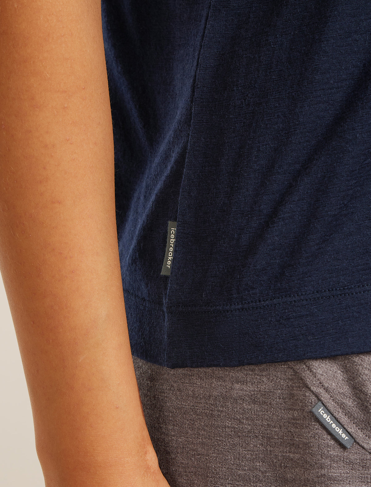 Women’s Merino 150 Tech Lite Short Sleeve Relaxed V Neck T-Shirt Midnight Navy - 6