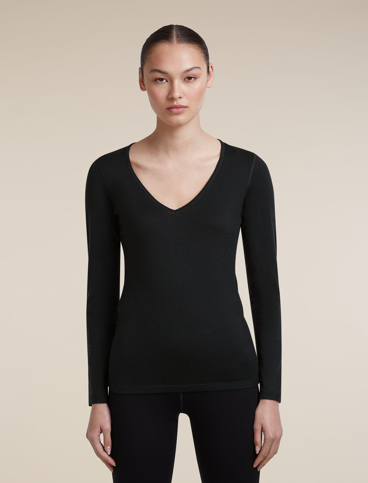 Women's Merino 200 Oasis Long Sleeve V Neck Black - 1